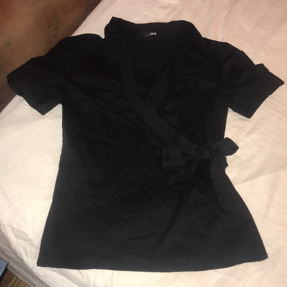 Black shirt that u tie on the side NWOT